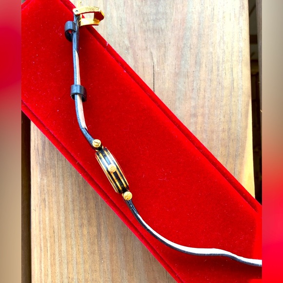 Authentic GUCCI black dial watch 🌹 - Picture 5 of 11